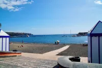 Sunny apartment close to the sea with WIFI, Playa San Juan Apartment Emma
