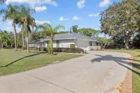 Riverside Retreat: 4BR/3BA with Private Dock and Boat Lift Hotels near Santa Lucia River Club