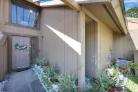 Cozy spacious 2 bedrooms 2 bathrooms near beach