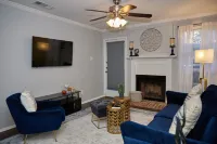 Urban, cozy living on Far North Dallas, Condo Pet-Friendly