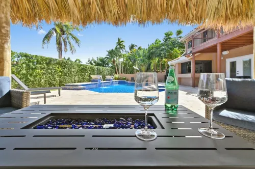 Tiki Escape: Heated Pool & Luxe King Suite