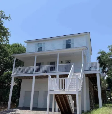 Location & luxury!  3Bed/3Ba - steps from town and beach.