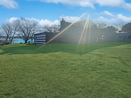 Cozy 3-bedroom beach front cabin quiet, cozy, getaway.