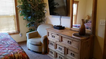 A Luxury Cabin in  a Gated Golf Community