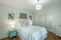 2 bedrooms, 1 bath, cozy kitchen, living room and game room/ multipurpose room. Hotels near Ruby Falls