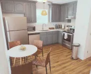 Charming 2-Bedroom Cottage Nestled Under Oak Trees