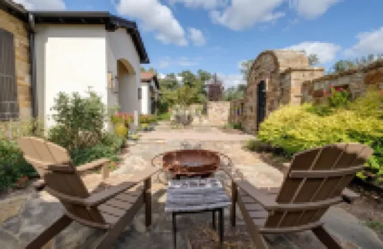 High-end Home on 33 Acres to Roam, Short Drive to Downtown.