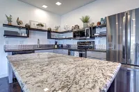 Modern Guest Suite King bed, close to interstate, shopping & restaurants