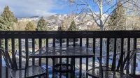 Top floor two level 2 bedroom, Mountain View!