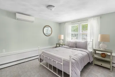 7 Bedrooms, A/C, 3 Beaches within 2 Miles, Sleeps 14