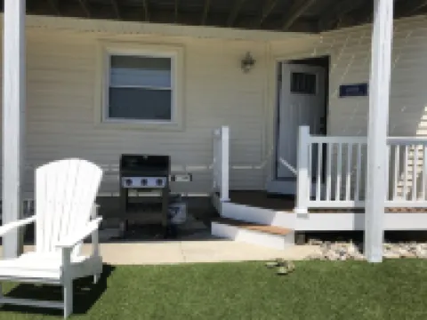 Sunny 4 Br, 2 BA Townhouse