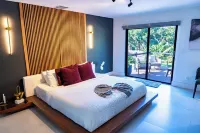 The Mansion Pickleball, Golf and heated pool