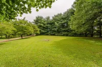 5 Bed 5 Bath Luxury Nashville Lodge! Pickleball Game Rm Sauna Fire Pit & Hot-Tub