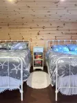 Charming Pratt Lake Lakefront 2BR Cottage