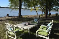 Gorgeous Hidden gem Lake front Studio. No cleaning fee. Pet friendly