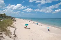 5 Min Walk - Golf Cart Included - Central Beach - House w Large Backyard & Pool