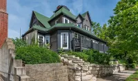 Luxury vacation rental in the heart of Bloomington and the IU campus