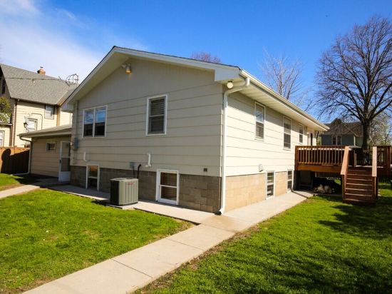 Spacious 5BR in NE Arts District by Lux Life