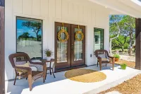 Oaks Ranch- Gorgeous Home near Guadalupe River State Park Hotels in Spring Branch