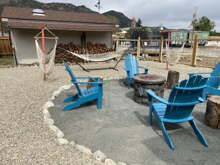 *Sweet Retreat*- one block to Main St. STR-080