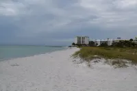 Large Pool 3Bdr 2bath home near Siesta Beach