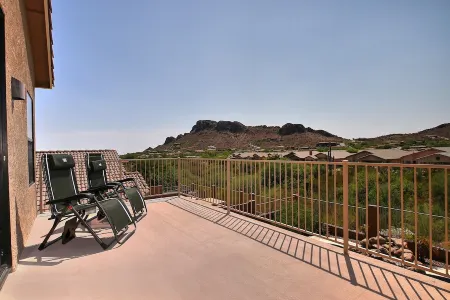 Absolute Pefection with Private Pool/Mt Views & 4 bedrooms/all kings