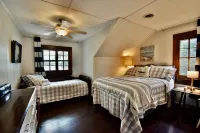 Classic Lk Le Homme Dieu Cottage! Level sand beach!