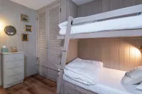 Mid-Century Arty Chalet - 2 Min to Stratton Slopes