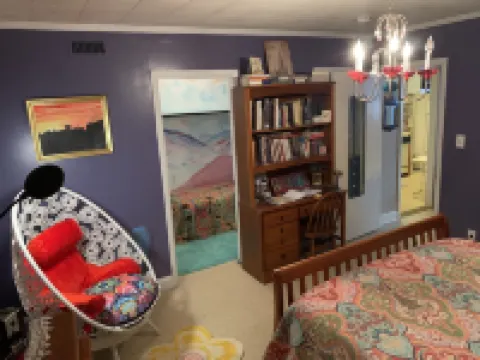 Art & Nature Retreat Suite Near Mountains, Airport & University of TN