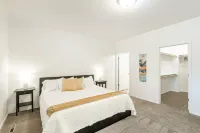 Spacious Cheerful Townhouse With Indoor Fireplace Hotels near Rock Creek Park