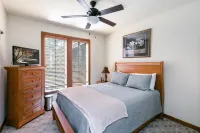 Cozy Mtn Retreat w/ Hiking & Views - Pet Friendly!