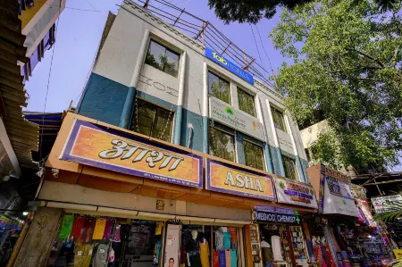 Via Manas Residency Отели рядом с достопримечательностью «Paras Dham Temple»