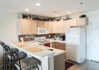 LEDGES LAKE GETAWAY, BOAT SLIP, 2 POOLS, BEACH FRONT,  MM 20.5