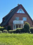 Exclusive vacation under thatch with many amenities