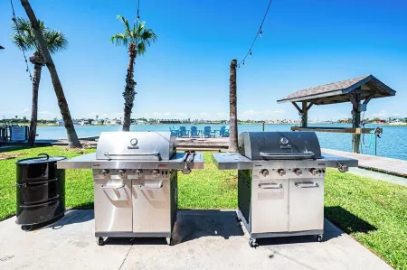 Gone Coastal - Adorable Casa Allegro Condo