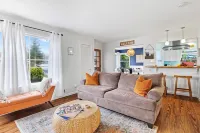 Hot Tub! Pets! Green  Clean-Walking Distance to Proctor District