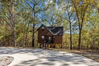 TreeHouse, Hot Tub, Wooded Views, Near Lake