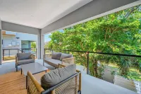 New construction house in IRB! Short walk to the beach!