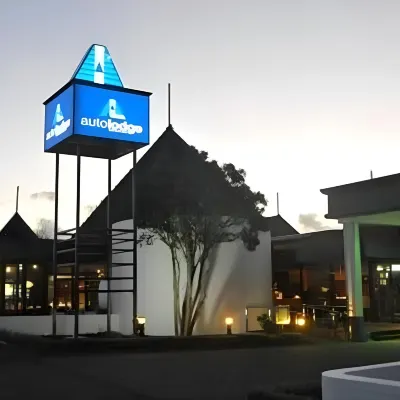 Auto Lodge Hotels near Puke Ariki