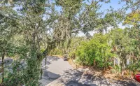 Saltwater Zen -- Charming 3-Bedroom Home, Adjacent to Cabana Club Pools - Wi-Fi