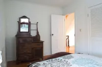 Abigail's Country House. 2 minutes To Skiing. Swimming, Hiking very close by.