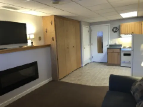 Ski In/Out at SugarloafShort Walk or Shuttle to Bars and Base AreaSleeps 4