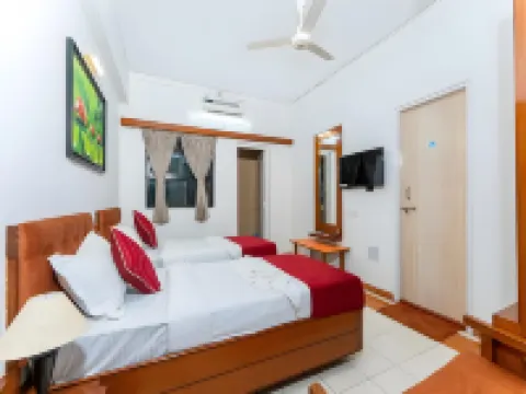 Hotel Green Field Hotels in Satara