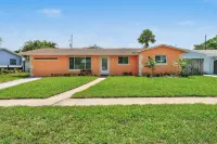 Incredible 4-bedroom home in Tequesta FL with AC, WiFi and absolute comfort.