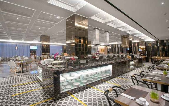 4. 그랜드 주리 호..