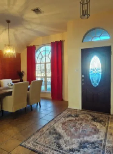 Lovely Lakeside Living