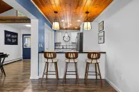 Lake Front ~ Firepit ~ Kayaks ~ SUPs ~ Yard Games