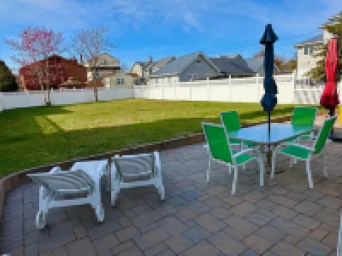 New-Belmar Shore House by the Sea!  1.5 Blocks to Beach with 6 Badges & Parking