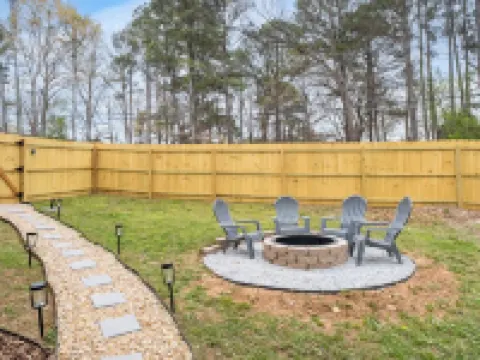 Kennesaw Charm-3 Min to Downtown & Pet Friendly! Hotels in Kennesaw