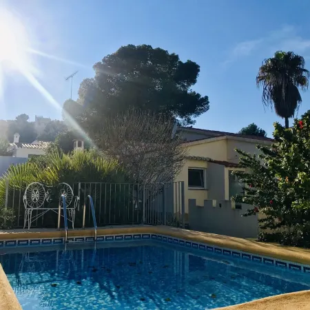 Detached house with private pool, completely fenced, close to the beach
